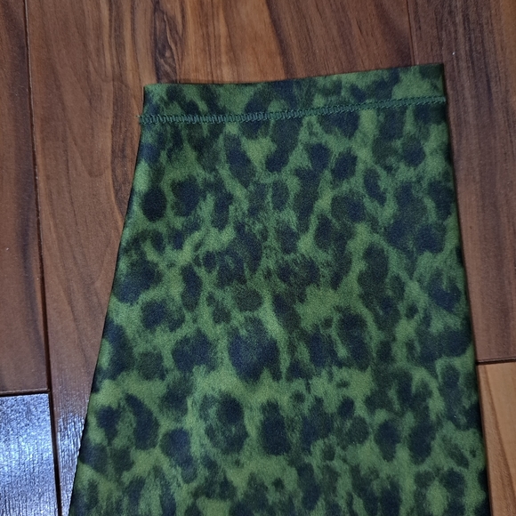 GOOD AMERICAN  SIZE 2 LEGGINGS..NWT BEST EVER. - Picture 7 of 7